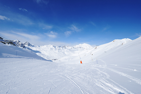 포토 JPG 해외이미지 유럽 여행 겨울 자연 하늘 휴가 산 풍경 사람없음 야외 파란색 태양 얼음 침묵 추위 프랑스 흰색 정상 휴양지 알프스 장면 절정 해외202004 해외202105 해외포토 자연요소 계절 나라 컬러 소리 장소 생태계 파일형식