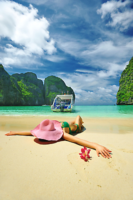 포토 JPG 해외이미지 모자 여자 아시아 모래 바다 섬 여행 태국 자연 하늘 휴가 휴식 산 한명 풍경 물 여름 파란색 맑음 침묵 만 보트 크리스탈 휴양지 석호 안다만 이국적 터키석 파라다이스 해외202004 해외202105 해외포토 자연요소 1 잡화 계절 나라 컬러 컨셉 배_교통 날씨 사람 소리 장소 광석 보석 생태계 파일형식