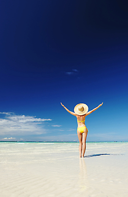 포토 JPG 해외이미지 라이프스타일 여자 무기 여행 자연 휴가 휴식 한명 사람 물 파란색 비키니 섹시 침묵 고급 휴양지 오르기 보라카이 멀리 파라다이스 해외202004 해외202105 해외포토 자연요소 1 수영복 컬러 컨셉 모션 필리핀 생활 소리 장소 생태계 파일형식