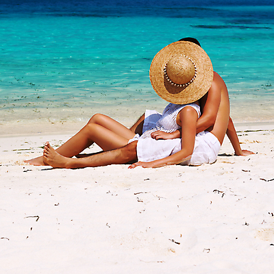 포토 JPG 해외이미지 모자 라이프스타일 커플 모래 바다 여행 2 가족 자연 하늘 휴가 휴식 사랑 사람 앉기 두명 물 여름 파란색 침묵 흰색 전원 고급 선탠 휴양지 멀리 몰디브 이국적 터키석 해외202004 해외202105 해외포토 자연요소 잡화 계절 감정 아시아 컬러 컨셉 관계 모션 생활 소리 장소 전기에너지 보석 생태계 파일형식