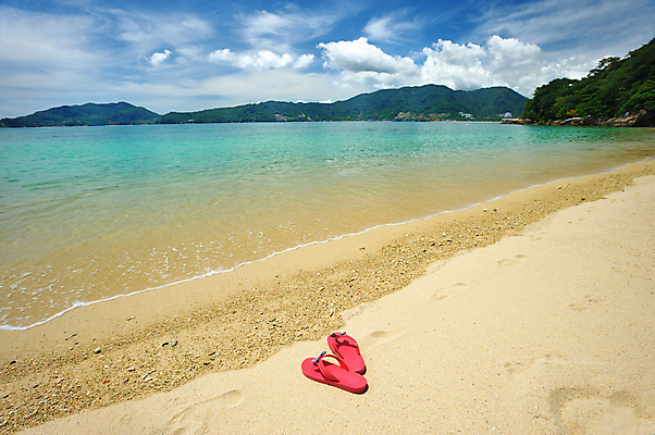 포토 JPG 해외이미지 구름 모래 파도 바다 섬 여행 신발 태국 자연 하늘 휴가 슬리퍼 풍경 사람없음 야외 물 여름 파란색 노란색 여행객 전원 가장자리 샌들 휴양지 안다만 터키석 수평선 해외202004 해외202105 해외포토 자연요소 계절 아시아 컬러 사람 장소 둘레 전기에너지 보석 생태계 파일형식