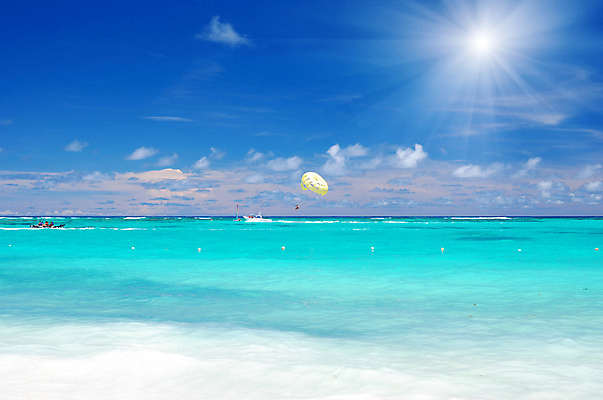 포토 JPG 해외이미지 구름 모래 파도 바다 섬 여행 자연 하늘 휴가 풍경 사람없음 야외 물 여름 파란색 햇빛 태양 여행객 흰색 전원 가장자리 휴양지 대서양 도미니카공화국 터키석 수평선 해외202004 해외202105 해외포토 자연요소 계절 컬러 사람 장소 남아메리카 둘레 전기에너지 보석 생태계 파일형식