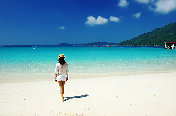 포토 JPG 해외이미지 모자 라이프스타일 섬 여행 자연 휴가 휴식 한명 서기 사람 여름 침묵 산책 흰색 전원 선탠 휴양지 말레이시아 해외202004 해외202105 해외포토 1 잡화 계절 아시아 컬러 컨셉 모션 생활 소리 장소 전기에너지 생태계 파일형식