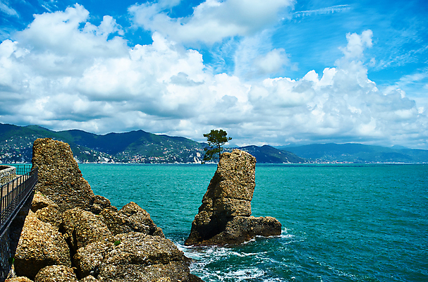 포토 JPG 해외이미지 유럽 바다 여행 하늘 휴가 항해 풍경 사람없음 야외 물 여름 파란색 마을 항구 이탈리아 만 지중해 휴양지 포트 타운 석호 해외202004 해외202105 해외포토 자연요소 계절 나라 컬러 배_교통 교통시설 장소 도시 파일형식