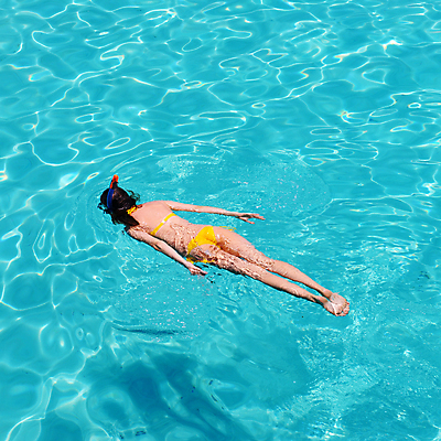 포토 JPG 해외이미지 라이프스타일 여행 자연 휴가 휴식 한명 사람 물 여름 수중 수영 침묵 전원 스노클링 크리스탈 휴양지 정사각형 말레이시아 거짓말 터키석 해외202004 해외202105 해외포토 자연요소 도형 1 계절 아시아 컨셉 생활 소리 장소 수상스포츠 전기에너지 광석 보석 생태계 파일형식