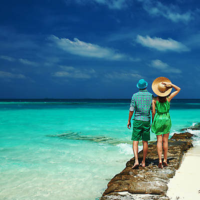 포토 JPG 해외이미지 모자 라이프스타일 커플 드레스 모래 바다 여행 셔츠 2 가족 자연 하늘 휴가 휴식 사랑 서기 사람 두명 초록색 물 여름 파란색 침묵 산책 전원 고급 선탠 휴양지 멀리 몰디브 이국적 해외202004 해외202105 해외포토 자연요소 잡화 옷 계절 감정 아시아 컬러 컨셉 상의 관계 모션 생활 소리 장소 전기에너지 생태계 파일형식