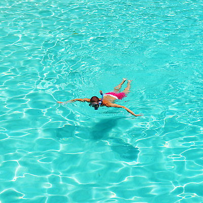 포토 JPG 해외이미지 라이프스타일 여행 자연 휴가 휴식 한명 사람 물 수중 수영 침묵 스노클링 크리스탈 휴양지 정사각형 말레이시아 거짓말 터키석 해외202004 해외202105 해외포토 자연요소 도형 1 아시아 컨셉 생활 소리 장소 수상스포츠 광석 보석 생태계 파일형식