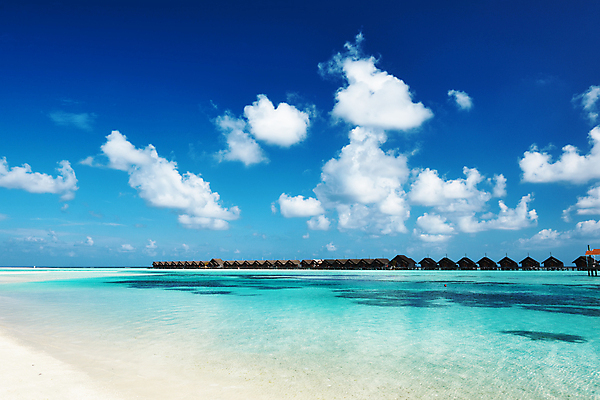 포토 JPG 해외이미지 구름 바다 여행 자연 하늘 호텔 휴가 휴식 주택 풍경 사람없음 목재 물 여름 항구 침묵 전원 크리스탈 빌라 휴양지 방파제 방갈로 단상 몰디브 터키석 해외202004 해외202105 해외포토 자연요소 나무 계절 공공시설 아시아 컨셉 재료 교통시설 숙소 건물 소리 장소 전기에너지 광석 보석 생태계 파일형식