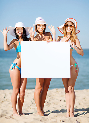 포토 JPG 해외이미지 템플릿 라이프스타일 디자인 여자 행복 물결 바다 여행 휴가 휴식 열대 관리 사람 옆모습 세명 친구 여행객 우주 공백 흰색 잡기 그룹 휴양지 환영 보여주기 카피스페이스 해외202004 해외202105 해외포토 감정 뷰포인트 컬러 컨셉 관계 모션 생활 장소 파일형식