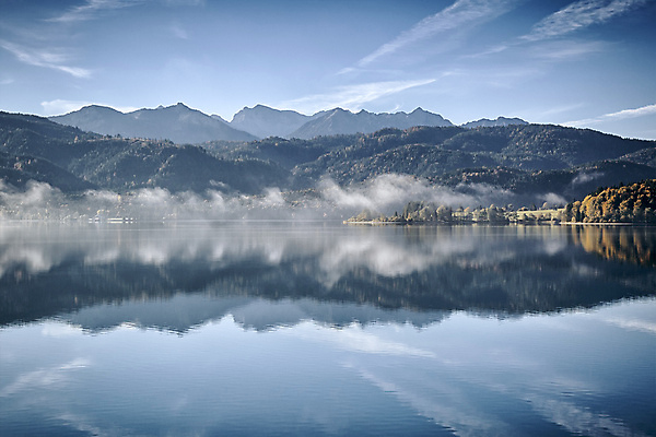 포토 JPG 해외이미지 나무 실루엣 유럽 호수 여행 자연 하늘 산 풍경 사람없음 여름 반사 일출 일몰 낭만 안개 가을 보트 알프스 해외202004 해외202105 해외포토 식물 계절 나라 컨셉 배_교통 날씨 촬영기법 노을 생태계 파일형식