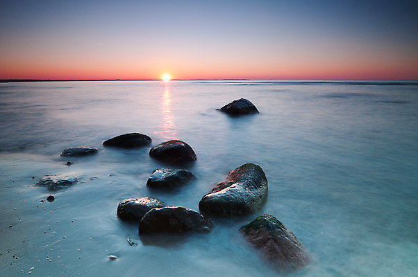포토 JPG 해외이미지 모래 바다 여행 백그라운드 자연 하늘 풍경 사람없음 야외 여름 태양 일출 일몰 바위 장노출 해외202004 해외202105 해외포토 자연요소 계절 촬영기법 노을 돌_바위 생태계 파일형식