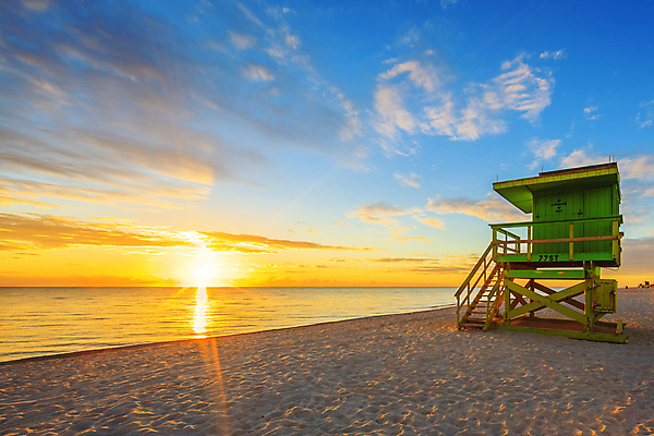 포토 JPG 해외이미지 구름 하늘 해변 사람없음 건물 여름 모래사장 태양 계단 노을 주황색 분위기 구조대 해외202004 해외202105 해외포토 자연요소 건축물 계절 바다 컬러 컨셉 구출 파일형식