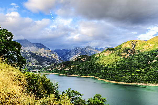 포토 JPG 해외이미지 주간 구름 호수 자연 하늘 산 풍경 사람없음 야외 스페인 해외202004 해외202105 해외포토 자연요소 유럽 생태계 파일형식