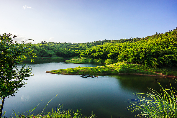 포토 JPG 해외이미지 주간 호수 자연 하늘 풍경 사람없음 야외 여름 풀 해외202004 해외202105 해외포토 자연요소 식물 계절 생태계 파일형식