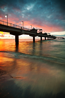 포토 JPG 해외이미지 구름 유럽 모래 바다 자연 조류 하늘 풍경 사람없음 야외 여름 태양 반사 일출 항구 보라색 일몰 낭만 야간 휴양지 폴란드 철책 해외202004 해외202105 해외포토 자연요소 동물 계절 나라 컬러 컨셉 교통시설 노을 장소 생태계 파일형식