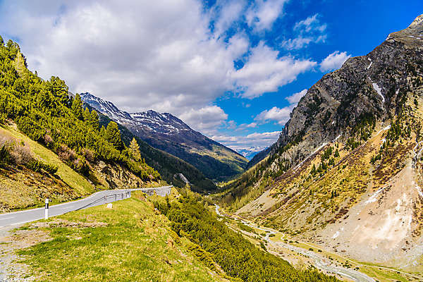 포토 JPG 해외이미지 주간 구름 도로 자연 하늘 산 풍경 사람없음 야외 여름 알프스 산길 산맥 해외202004 해외202105 해외포토 자연요소 계절 유럽 길 교통시설 생태계 파일형식