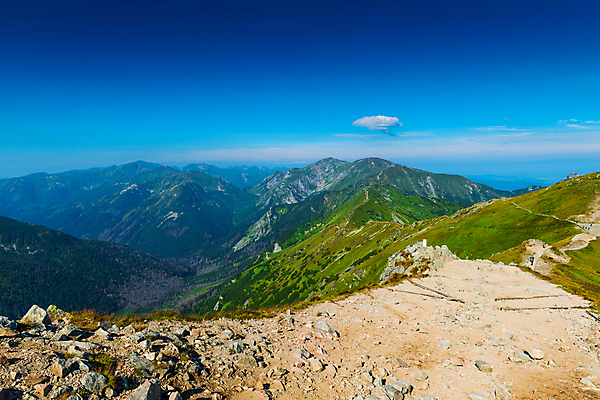 포토 JPG 해외이미지 구름 공원 유럽 여행 자연 하늘 산 풍경 초원 사람없음 야외 여름 바위 산등성이 광택 폴란드 슬로바키아 해외202004 해외202105 해외포토 자연요소 계절 공공시설 나라 돌_바위 생태계 파일형식
