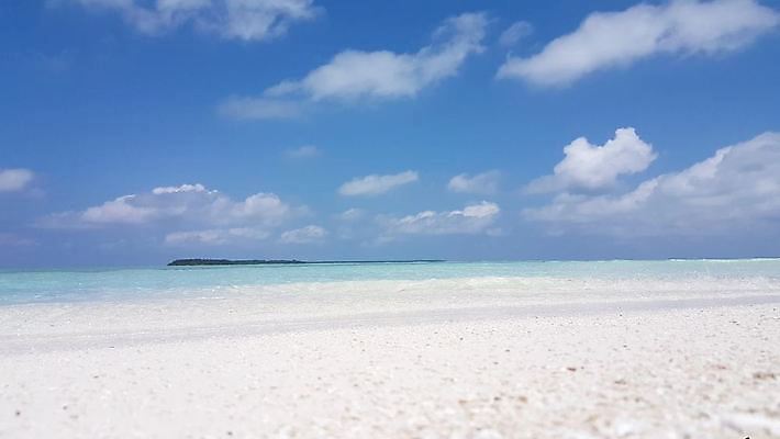 포토 JPG 해외이미지 주간 구름 자연 하늘 풍경 해변 야외 여름 맑음 몰디브 해외202004 해외202105 해외포토 자연요소 계절 아시아 바다 날씨 생태계 파일형식