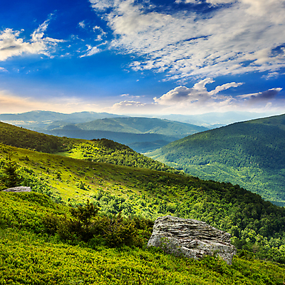 포토 JPG 해외이미지 주간 구름 자연 하늘 산 풍경 사람없음 야외 바위 숲 산등성이 자연백그라운드 해외202004 해외202105 해외포토 자연요소 백그라운드 돌_바위 생태계 파일형식