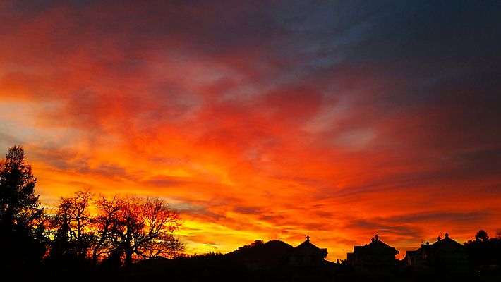 포토 JPG 해외이미지 구름 실루엣 자연 하늘 풍경 사람없음 야외 마을 노을 야간 자연백그라운드 해외202004 해외202105 해외포토 자연요소 백그라운드 촬영기법 생태계 파일형식