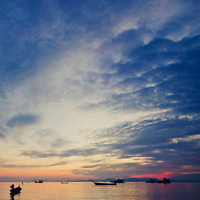 포토 JPG 해외이미지 구름 실루엣 바다 자연 하늘 항해 풍경 사람없음 야외 여름 일몰 보트 함선 해외202004 해외202105 해외포토 자연요소 계절 배_교통 촬영기법 노을 생태계 파일형식