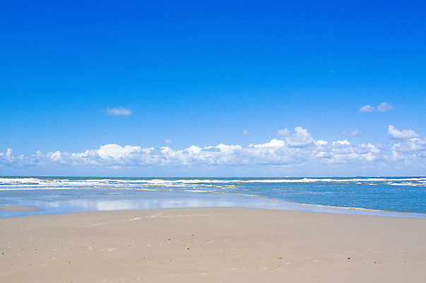포토 JPG 해외이미지 주간 구름 유럽 바다 자연 하늘 풍경 사람없음 야외 모래사장 자연백그라운드 수평선 해외202004 해외202105 해외포토 자연요소 나라 백그라운드 생태계 파일형식