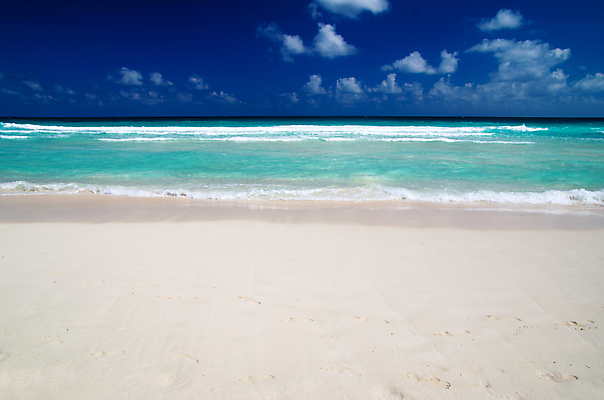 포토 JPG 해외이미지 주간 구름 바다 여행 자연 하늘 풍경 해변 사람없음 야외 모래사장 햇빛 자연백그라운드 대서양 해외202004 해외202105 해외포토 자연요소 백그라운드 태양 생태계 파일형식