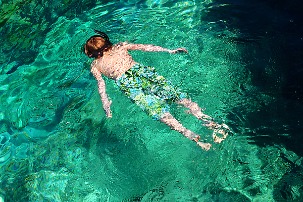 포토 JPG 해외이미지 라이프스타일 어린이 바다 청소년 휴가 건강 한명 사람 소년 야외 햇빛 여행객 체험 스노클링 휴양지 암초 해외202004 해외202105 해외포토 1 남자 컨셉 생활 태양 장소 수상스포츠 파일형식