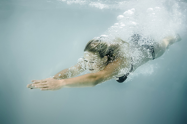 포토 JPG 해외이미지 백인 라이프스타일 여자 수영복 한명 사람 성인 회색 정확 해외202004 해외202105 해외포토 서양인 1 옷 컬러 컨셉 생활 파일형식