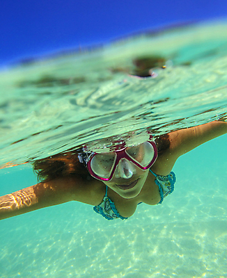 포토 JPG 해외이미지 주간 여자 바다 한명 상반신 성인 야외 앞모습 바닷속 수영 스노클링 잠수경 성인여자한명만 해외202004 해외202105 해외포토 자연요소 1 뷰포인트 사람 수중 수상스포츠 물안경 여자한명만 성인여자만 파일형식