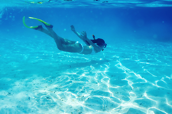 포토 JPG 해외이미지 주간 전신 여자 바다 한명 성인 야외 옆모습 바닷속 수영 스노클링 오리발 몰디브 성인여자한명만 해외202004 해외202105 해외포토 자연요소 1 아시아 뷰포인트 사람 수중 수상스포츠 여자한명만 성인여자만 파일형식