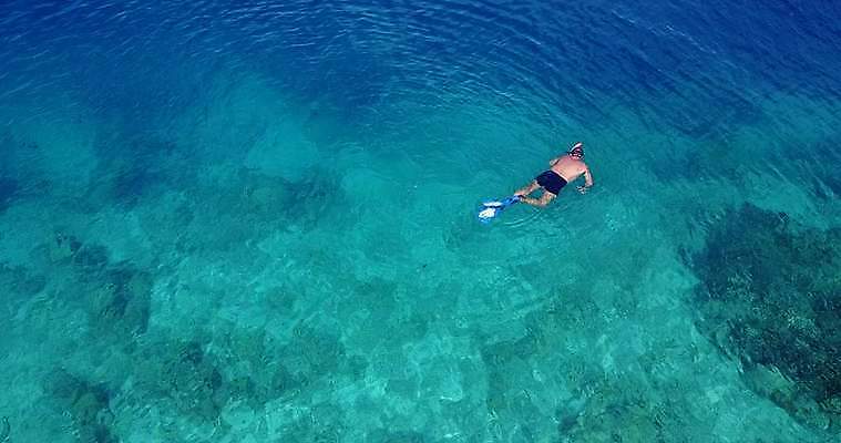 포토 JPG 해외이미지 행복 모래 바다 섬 자연 휴가 미소 사람 풍경 세명 여름 스노클링 모래언덕 몰디브 해외202004 해외202105 해외포토 계절 감정 아시아 표정 수상스포츠 언덕 생태계 파일형식