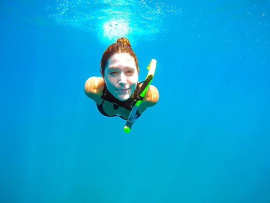 포토 JPG 해외이미지 여자 모래 바다 섬 여행 자연 휴가 건강 한명 사람 야외 비키니 금지 스노클링 튜브 해외202004 해외202105 해외포토 1 수영복 수상스포츠 생태계 파일형식