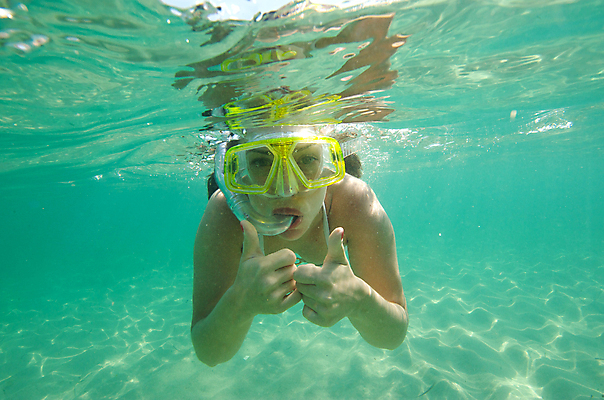 포토 JPG 해외이미지 주간 응시 여자 바다 한명 상반신 성인 야외 앞모습 바닷속 스노클링 잠수 따봉 잠수경 성인여자한명만 해외202004 해외202105 해외포토 자연요소 1 시선 뷰포인트 사람 수중 수상스포츠 최고 물안경 여자한명만 성인여자만 파일형식