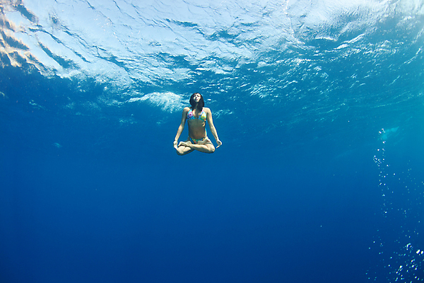 포토 JPG 해외이미지 라이프스타일 여자 행복 바다 꽃다발 요가 자연 건강 한명 사람 성인 빛 햇빛 섹시 자유 체조 해외202004 해외202105 해외포토 1 웰빙 꽃 감정 컨셉 생활 운동 태양 생태계 파일형식