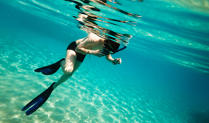 포토 JPG 해외이미지 주간 전신 남자 어린이 바다 한명 소년 야외 옆모습 바닷속 잡기 스노클링 오리발 잠수 잠수경 소년한명만 해외202004 해외202105 해외포토 자연요소 1 뷰포인트 모션 사람 수중 수상스포츠 물안경 남자한명만 소년만 파일형식