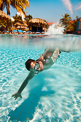 포토 JPG 해외이미지 주간 남자 어린이 수영장 한명 소년 상반신 야외 옆모습 수중 수영 물안경 소년한명만 해외202004 해외202105 해외포토 자연요소 1 뷰포인트 사람 수상스포츠 수영용품 남자한명만 소년만 파일형식