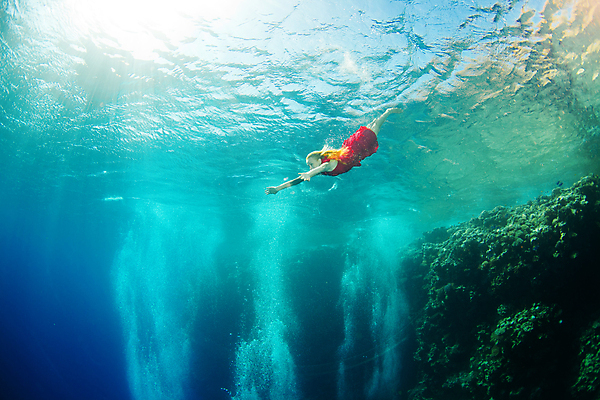포토 JPG 해외이미지 라이프스타일 여자 행복 바다 여행 자연 건강 한명 사람 성인 스노클링 산호 암초 해외202004 해외202105 해외포토 1 감정 생활 수상스포츠 자포동물 생태계 파일형식