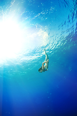 포토 JPG 해외이미지 라이프스타일 여자 행복 바다 요가 자연 휴식 건강 한명 사람 성인 빛 비키니 햇빛 태양 섹시 자유 영원 해외202004 해외202105 해외포토 자연요소 1 웰빙 수영복 감정 컨셉 생활 생태계 파일형식