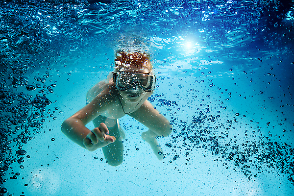 포토 JPG 해외이미지 남자 어린이 바다 여행 자연 휴가 휴식 한명 사람 소년 야외 스노클링 동굴 해외202004 해외202105 해외포토 1 컨셉 수상스포츠 생태계 파일형식