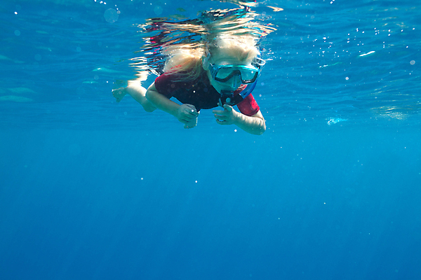 포토 JPG 해외이미지 응시 행복 어린이 바다 여행 자연 휴가 어류 한명 사람 소년 야외 스노클링 산호 손목시계 암초 흥미 해외202004 해외202105 해외포토 1 시선 남자 감정 시계 컨셉 장신구 수중동물 수상스포츠 자포동물 생태계 파일형식