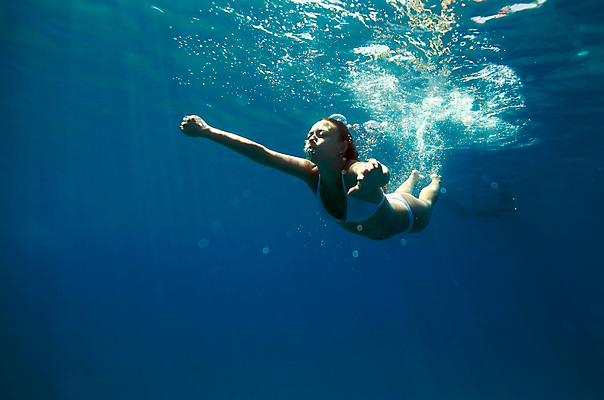 포토 JPG 해외이미지 주간 전신 여자 바다 한명 성인 야외 옆모습 비키니 바닷속 수영 성인여자한명만 해외202004 해외202105 해외포토 자연요소 1 수영복 뷰포인트 사람 수중 수상스포츠 여자한명만 성인여자만 파일형식