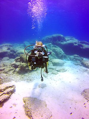 포토 JPG 해외이미지 바다 섬 여행 자연 휴가 고글 어류 한명 사람 야외 햇빛 태양 환경 암초 해외202004 해외202105 해외포토 자연요소 1 수중동물 생태계 파일형식