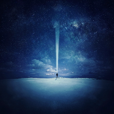 포토 JPG 해외이미지 전신 남자 별 야경 상상 밤하늘 추상 한명 서기 성인 파란색 야간 은하수 상상력 성인남자한명만 해외202004 해외202105 해외포토 자연요소 1 컬러 무늬 모션 자연 하늘 사람 남자한명만 성인남자만 파일형식 풍경_경치