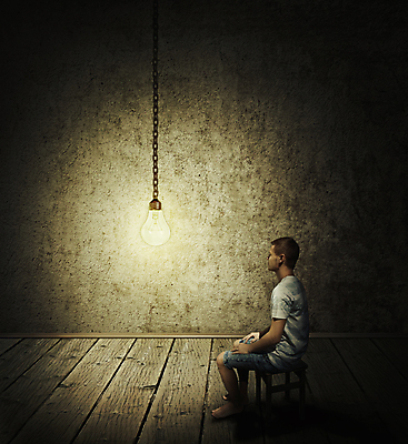 포토 JPG 해외이미지 전신 응시 남자 전구 상상 추상 아이디어 한명 앉기 성인 빛 어둠 상상력 성인남자한명만 해외202004 해외202105 해외포토 1 시선 컨셉 무늬 모션 사람 남자한명만 성인남자만 파일형식