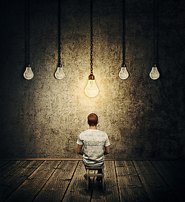 포토 JPG 해외이미지 전신 남자 의자 전구 상상 추상 아이디어 한명 앉기 성인 빛 상상력 성인남자한명만 해외202004 해외202105 해외포토 1 가구 컨셉 무늬 모션 사람 남자한명만 성인남자만 파일형식
