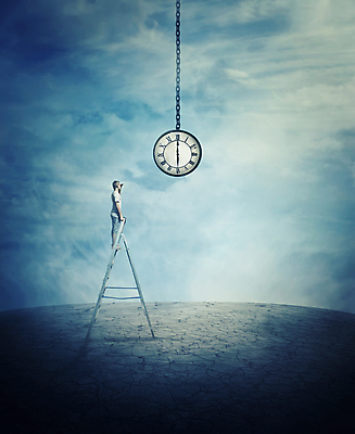 포토 JPG 해외이미지 전신 구름 남자 시계 사다리 상상 하늘 추상 한명 서기 성인 오르기 상상력 성인남자한명만 해외202004 해외202105 해외포토 자연요소 1 무늬 모션 사람 도구 남자한명만 성인남자만 파일형식