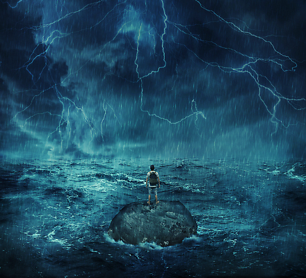 포토 JPG 해외이미지 전신 남자 파도 바다 상상 추상 한명 서기 성인 돌_바위 비 번개 상상력 성인남자한명만 해외202004 해외202105 해외포토 자연요소 1 무늬 모션 날씨 사람 남자한명만 성인남자만 파일형식