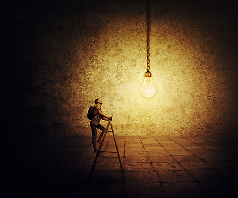 포토 JPG 해외이미지 전신 남자 전구 사다리 상상 추상 아이디어 한명 성인 목표 오르기 상상력 성인남자한명만 해외202004 해외202105 해외포토 1 컨셉 무늬 모션 사람 도구 남자한명만 성인남자만 파일형식