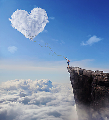 포토 JPG 해외이미지 전신 구름 남자 줄 상상 하늘 추상 한명 서기 성인 절벽 하트 손뻗기 상상력 성인남자한명만 해외202004 해외202105 해외포토 자연요소 모양 1 무늬 모션 사람 남자한명만 성인남자만 파일형식